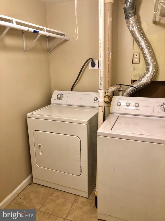 Building Photo - 7839 W Point Ct