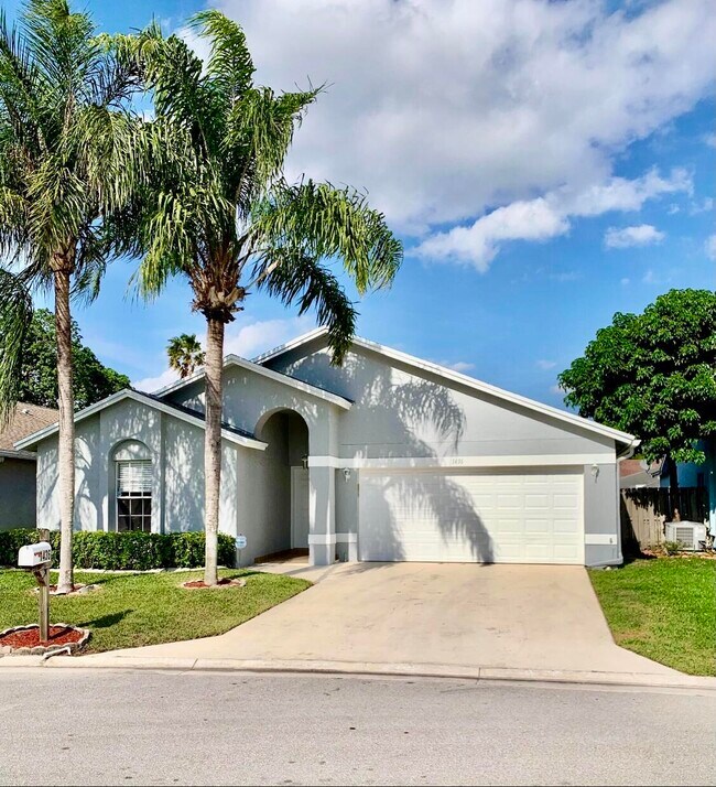 Primary Photo - 1436 Waterway Cove Dr