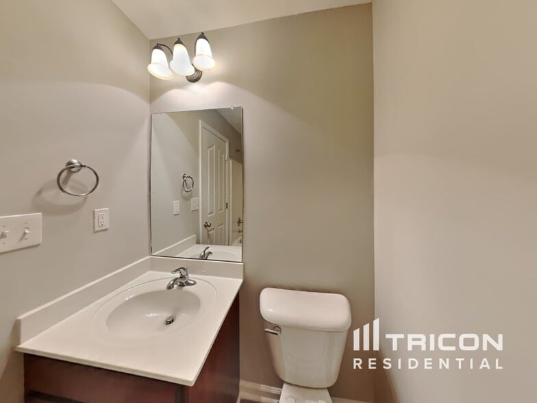 Building Photo - 2712 Arthurs Ct