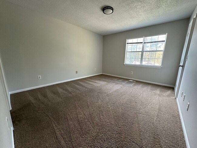 Building Photo - Large Upgraded Two Bedroom Townhome