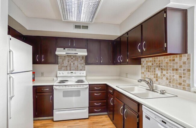 Building Photo - 6435 S Dayton St, #304