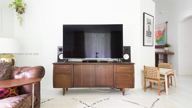 Building Photo - 5449 Grande Palm Cir