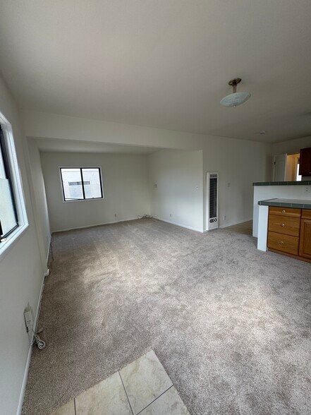 Building Photo - 714 Loma Dr