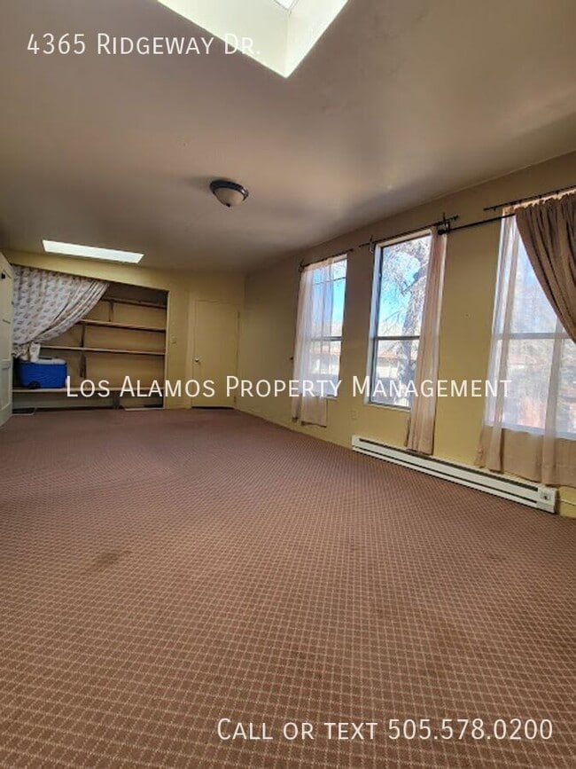 Building Photo - 4365 Ridgeway Dr