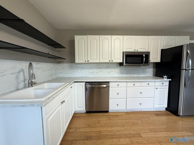 Building Photo - 1507 McCullough Ave NE