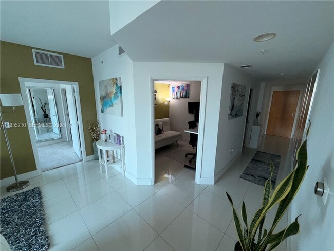 Building Photo - 253 NE 2nd St