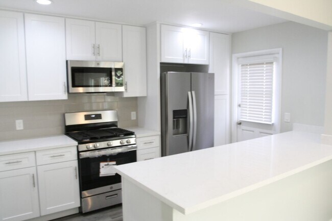 Building Photo - 3 Bedroom House in Clairmont - Complete Remodel