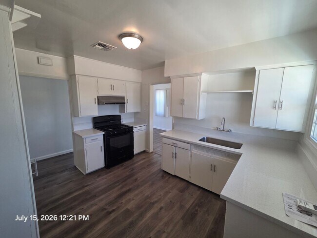 Building Photo - West Covina home with HUGE back yard!
