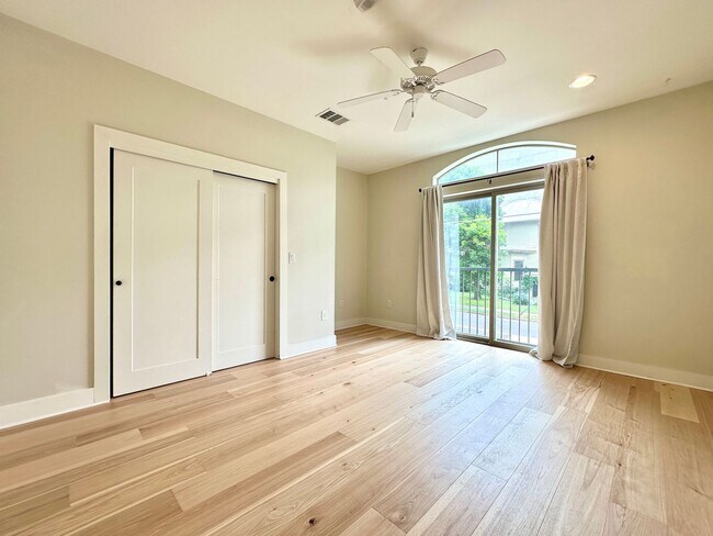 Building Photo - Celia's Court Unit #11