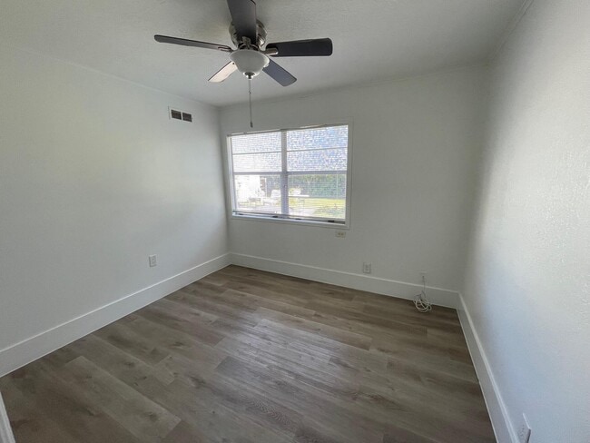 Building Photo - 754 Date Palm Dr