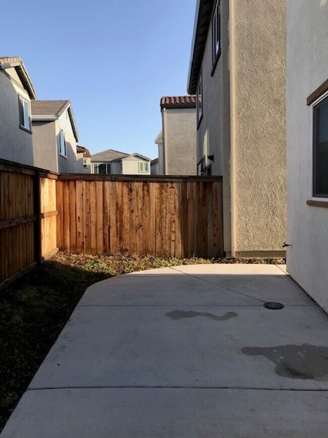 Building Photo - Beautiful home in Natomas, 3+2.5, 2-story, 2-car tandem garage, close to fwy & shopping