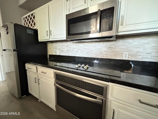 Building Photo - 2929 W Yorkshire Dr