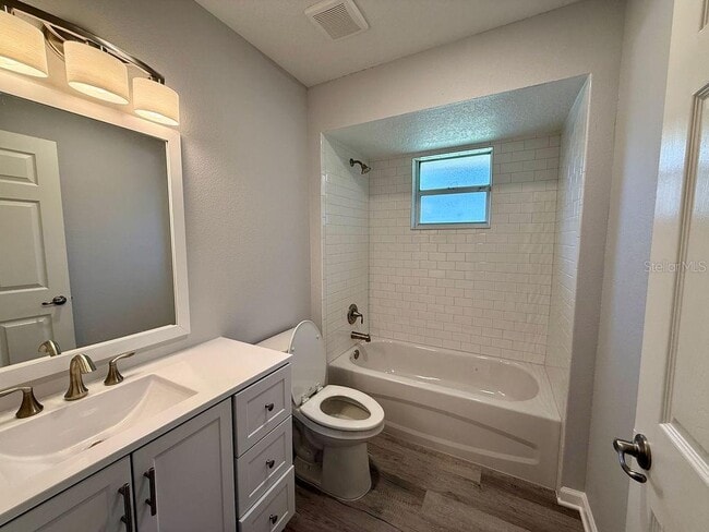 Building Photo - 2410 S Glen Eagles Dr