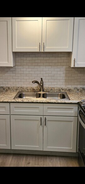 New Kitchen cabinets - 18717 Hamilton St