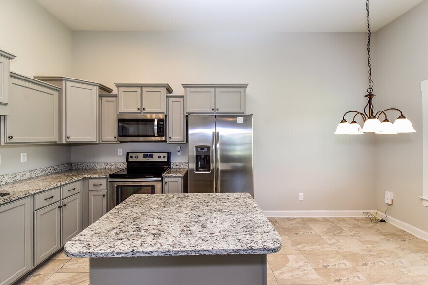Building Photo - 2600 Molly Ln