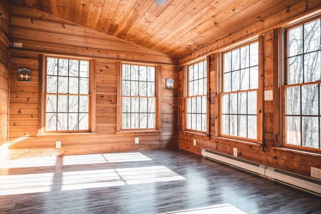 Building Photo - 802 Cunningham Rd