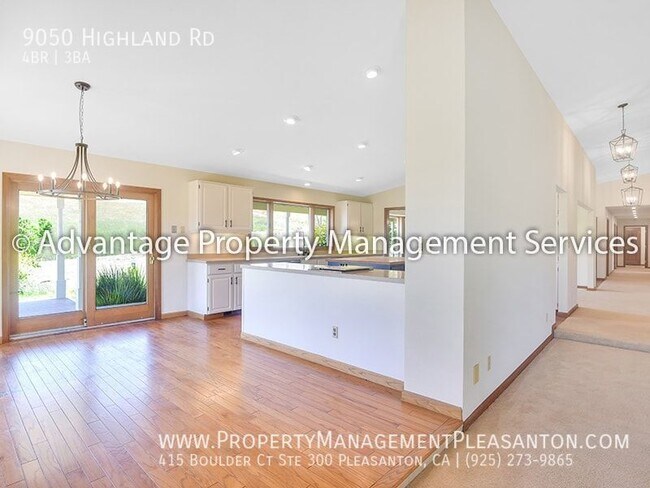 Building Photo - Unique 4 Bed / 3 Bath 3,484 Sq Ft Home off...