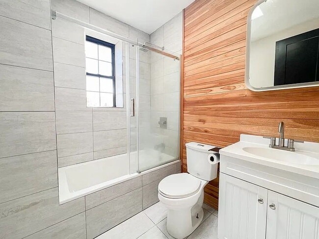 Building Photo - "Charming 1-Bedroom Retreat in Prime Brooklyn Location – Your Urban Oasis Awaits!"