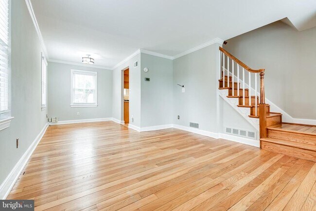 Building Photo - 5809 Mt Vernon Dr