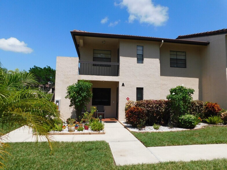 Primary Photo - 9285 Vista del Lago