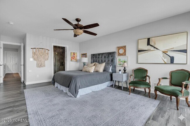 Building Photo - 23 E Mnr Sq