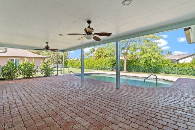 Building Photo - 1384 Burgundy Dr