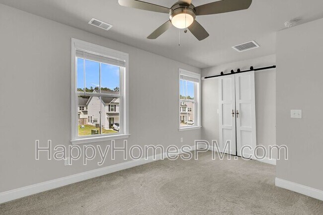 Building Photo - 523 Green Fern Dr