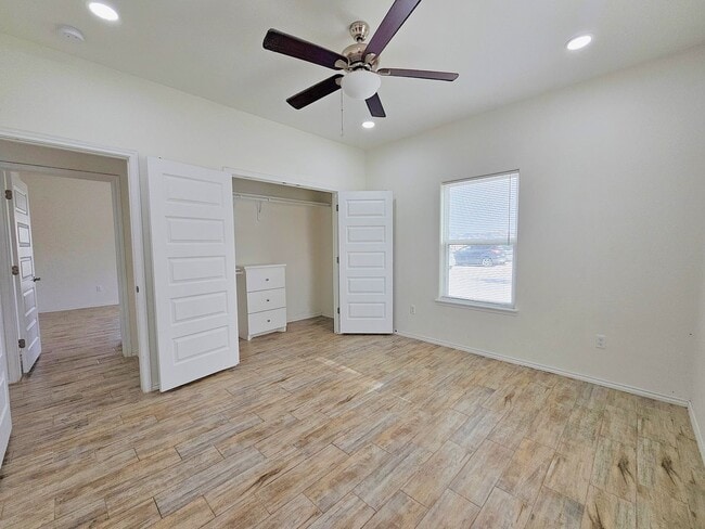 Building Photo - 1809 Atrium Pl Dr