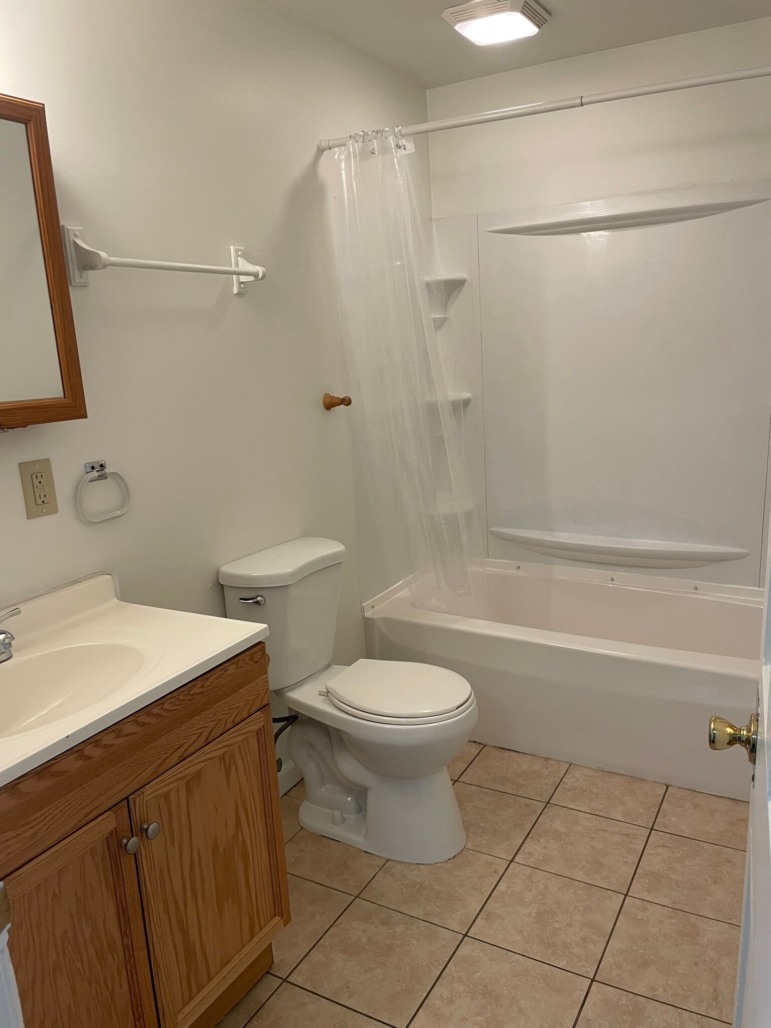 Building Photo - 850 Park Ave