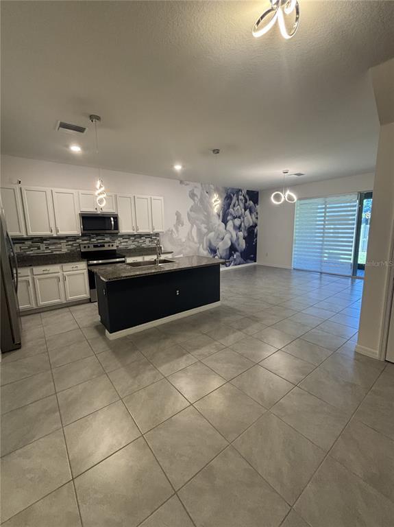 Building Photo - 1604 Hubbell Rd