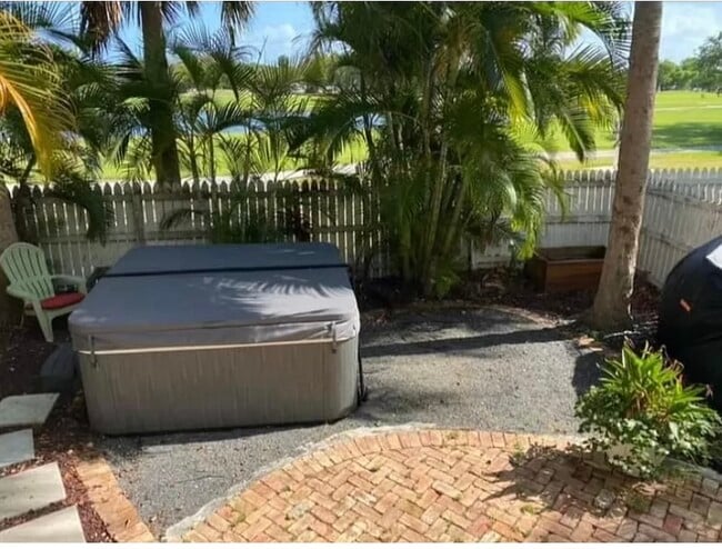 Building Photo - 56 Golf Club Dr