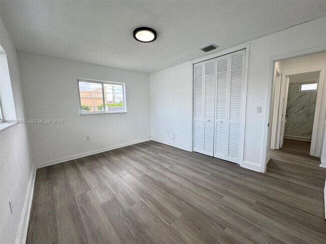 Building Photo - 9355 SW 39th St