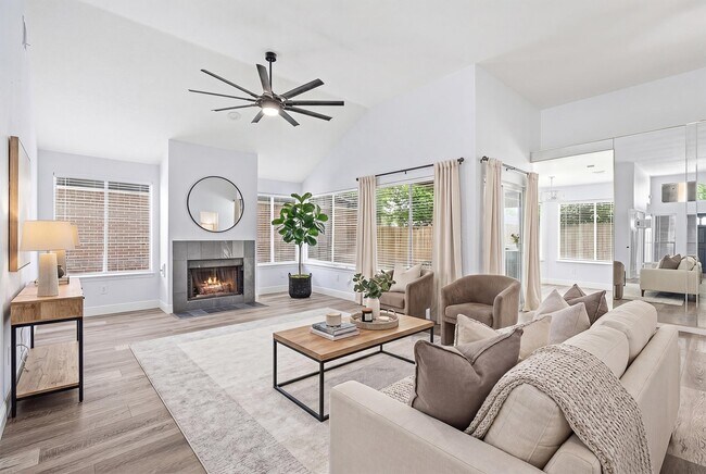 Building Photo - 7815 Royan Dr