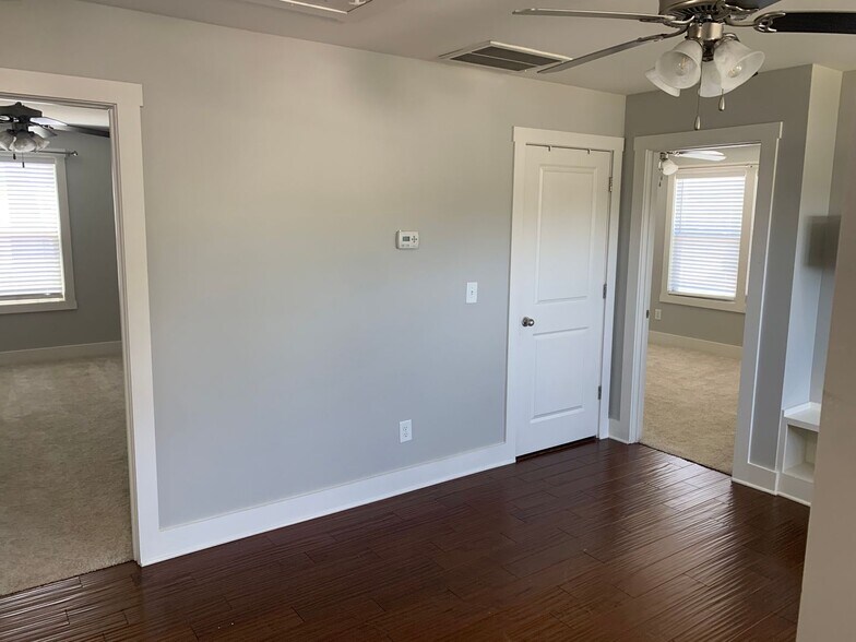 Building Photo - Well Maintained 3 Bedroom Home in The Pres...