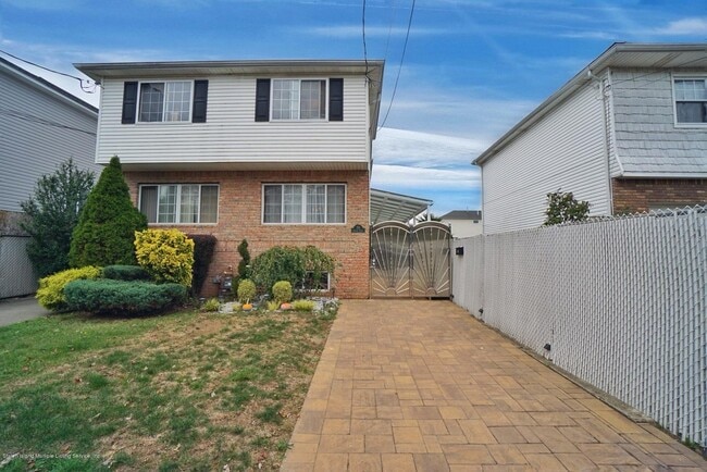 Building Photo - 251 Kiswick St