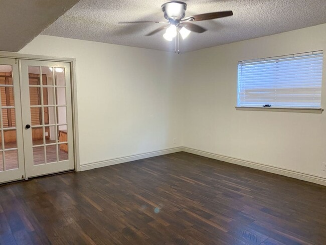 Building Photo - Beautiful Home Located in Thousand Oaks Move in Ready!