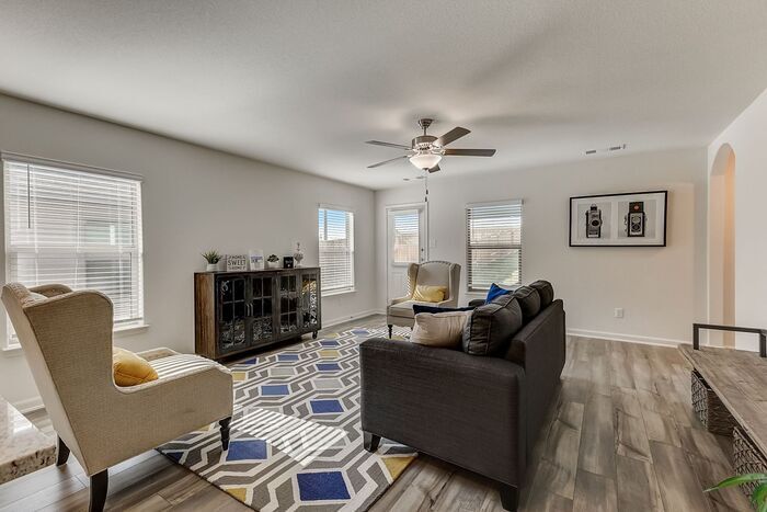 Building Photo - 512 Trinity Trl