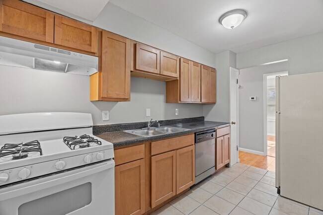 Building Photo - 3-Bedroom, 1-Bath Single-Family Home, BIG backyard!