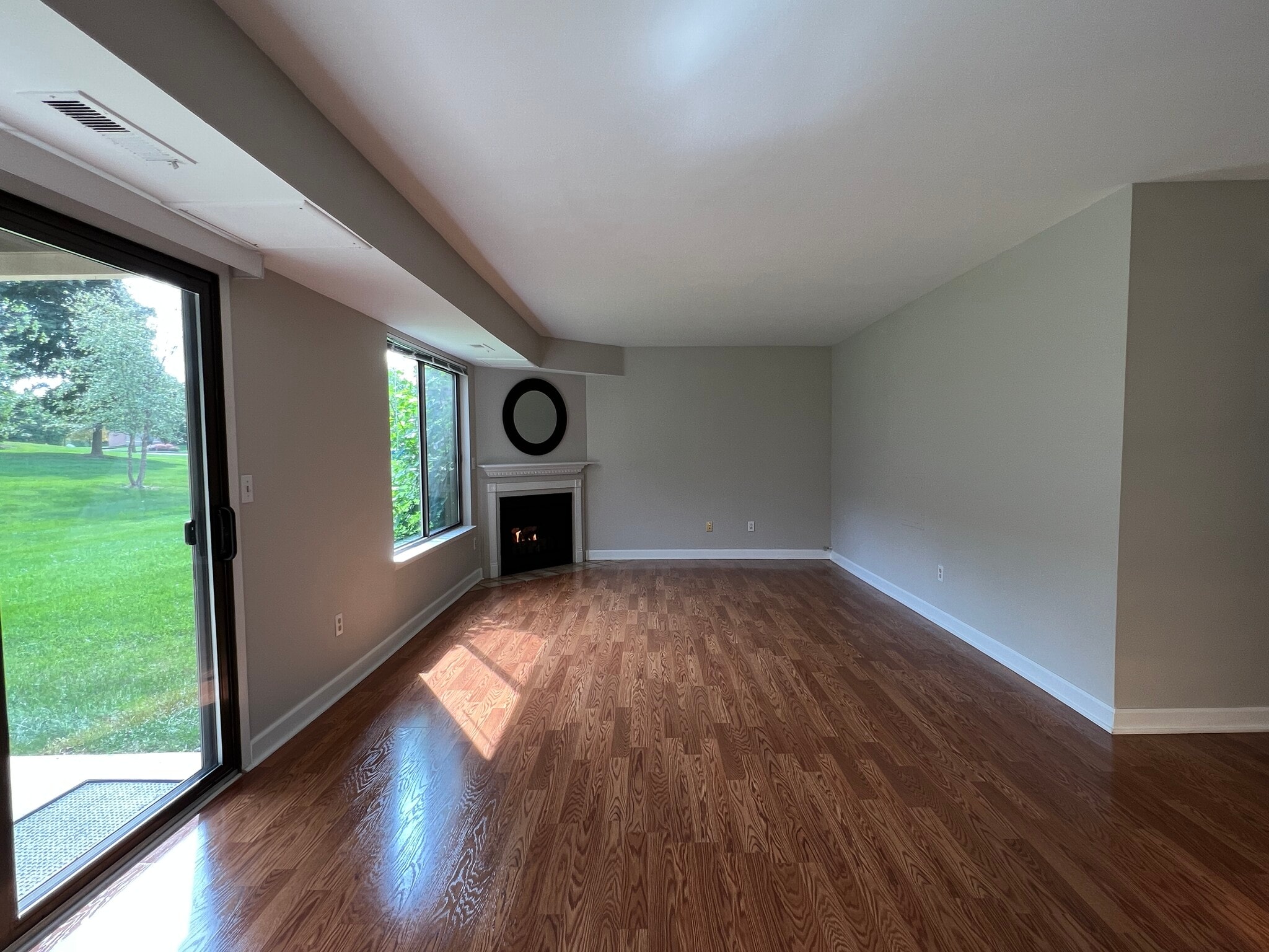 Living - 225 Briarcrest