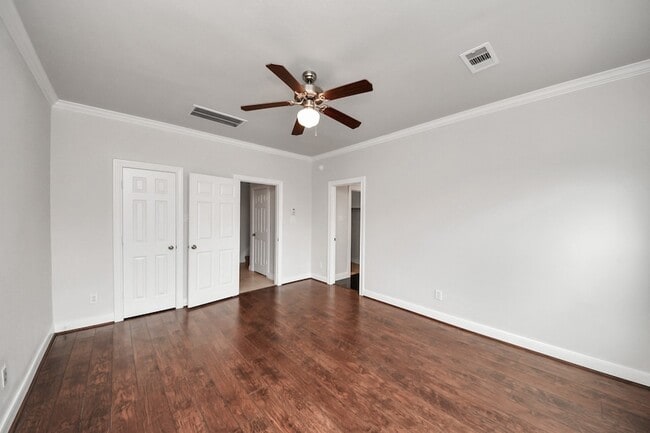 Building Photo - 2941 Clinton Dr