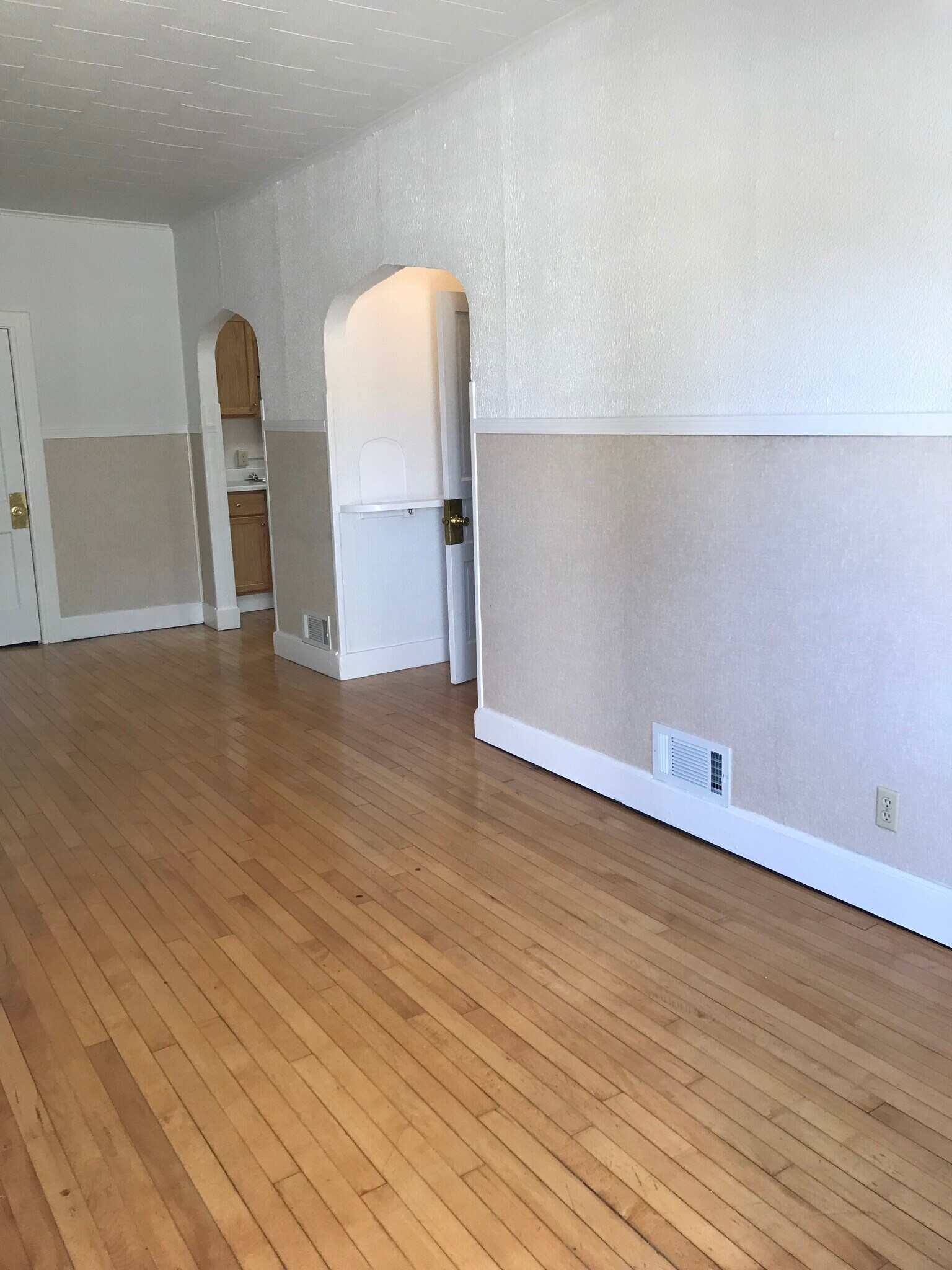 Building Photo - 529 N 4th St