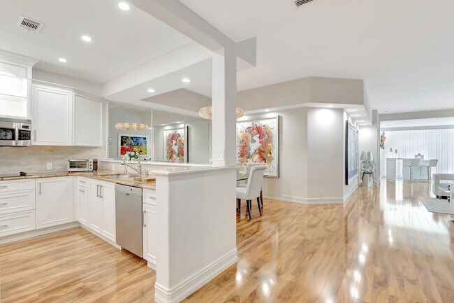 Building Photo - 17565 Ashbourne Ln