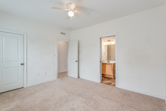 Building Photo - !!!WOW!!! Huge condo in York County