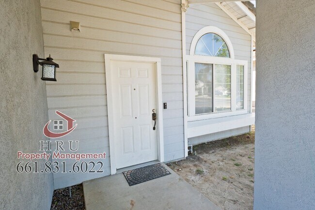 Building Photo - SW-4 bed/3 bath + pool house