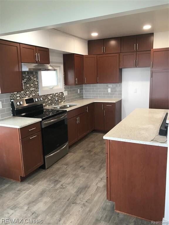 Building Photo - 381 E Shore Dr