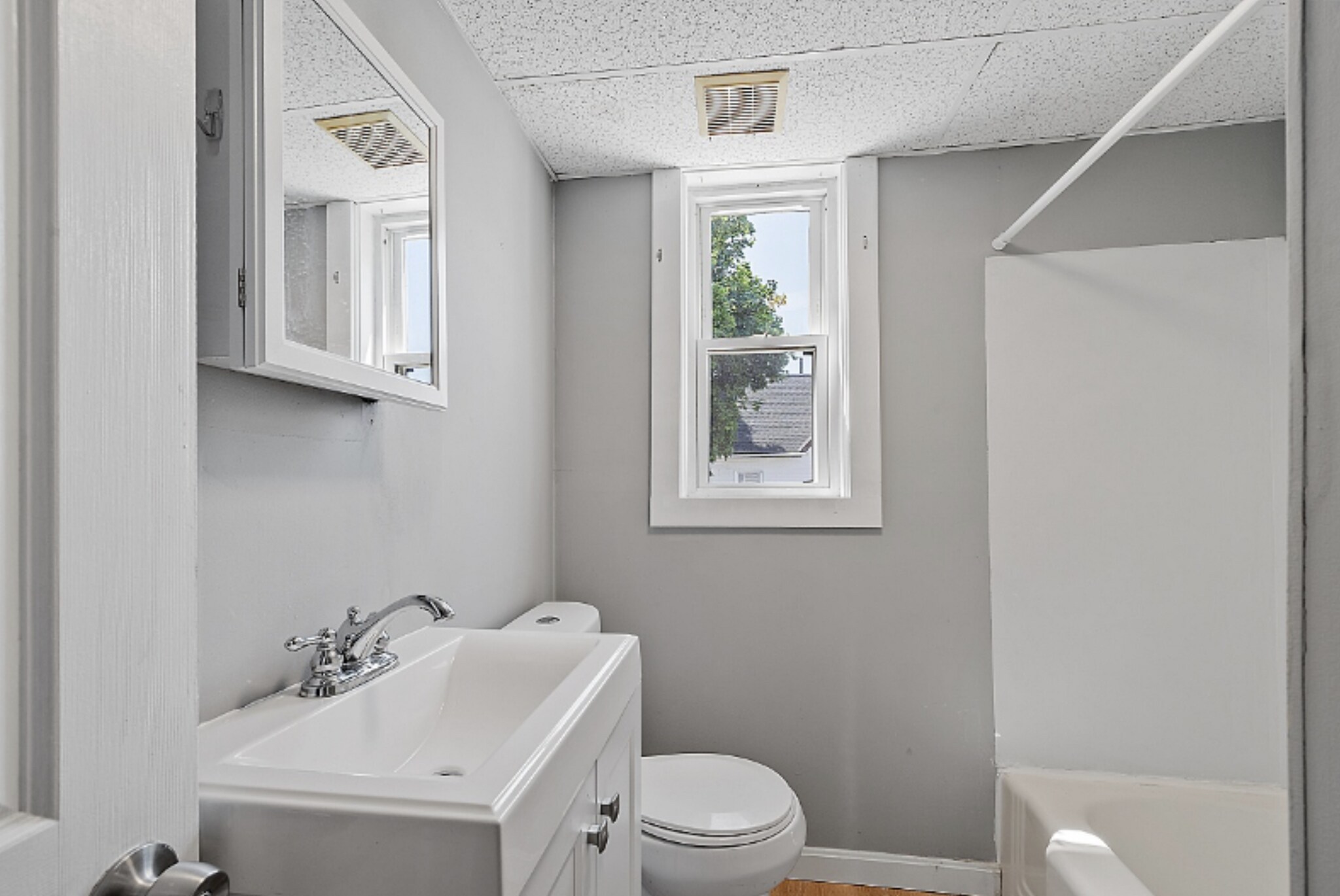 Building Photo - 535 Wilson St