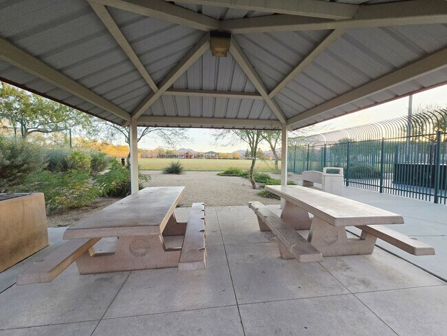 Building Photo - BEAUTIFUL 3BD/2BA WITH MANY UPGRADES!