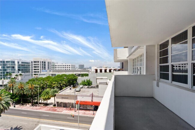Primary Photo - 100 Lincoln Rd