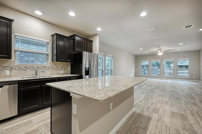 Building Photo - 113 San View Dr