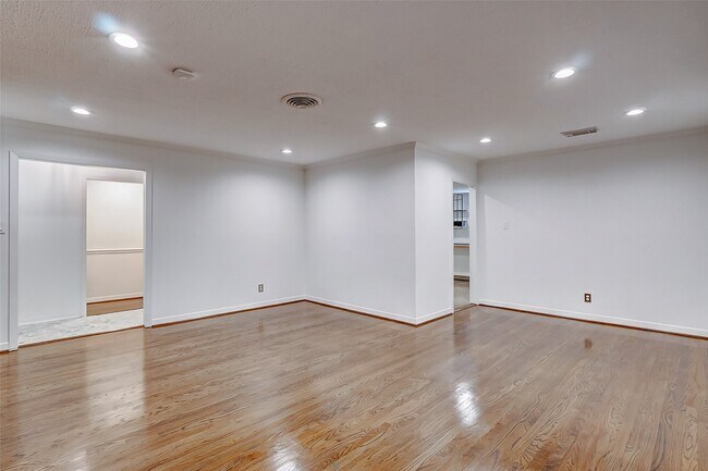 Building Photo - 1202 Shadeland Dr